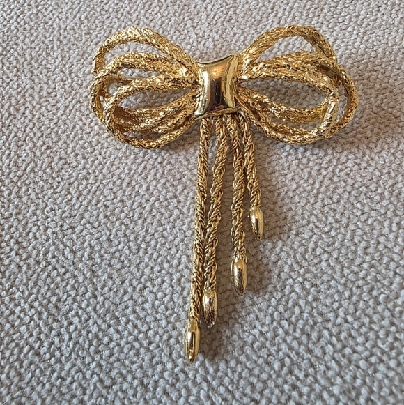 Estate Jewelry - Gold Tone Bow Brooch Rope Tassel Dangle Vintage Style